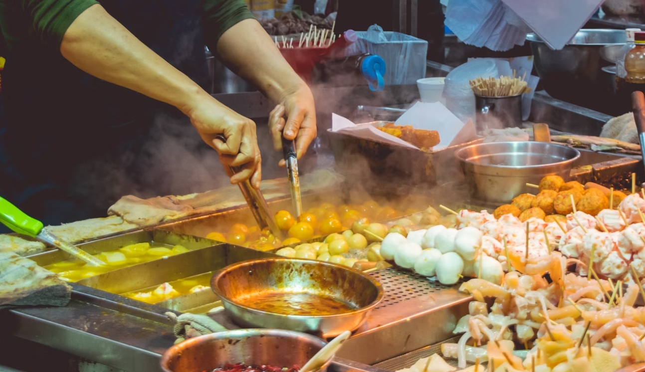 擺攤賺血汗錢「捧現金買10間房」！兒女拒接家業 吹冷氣坐等繼承