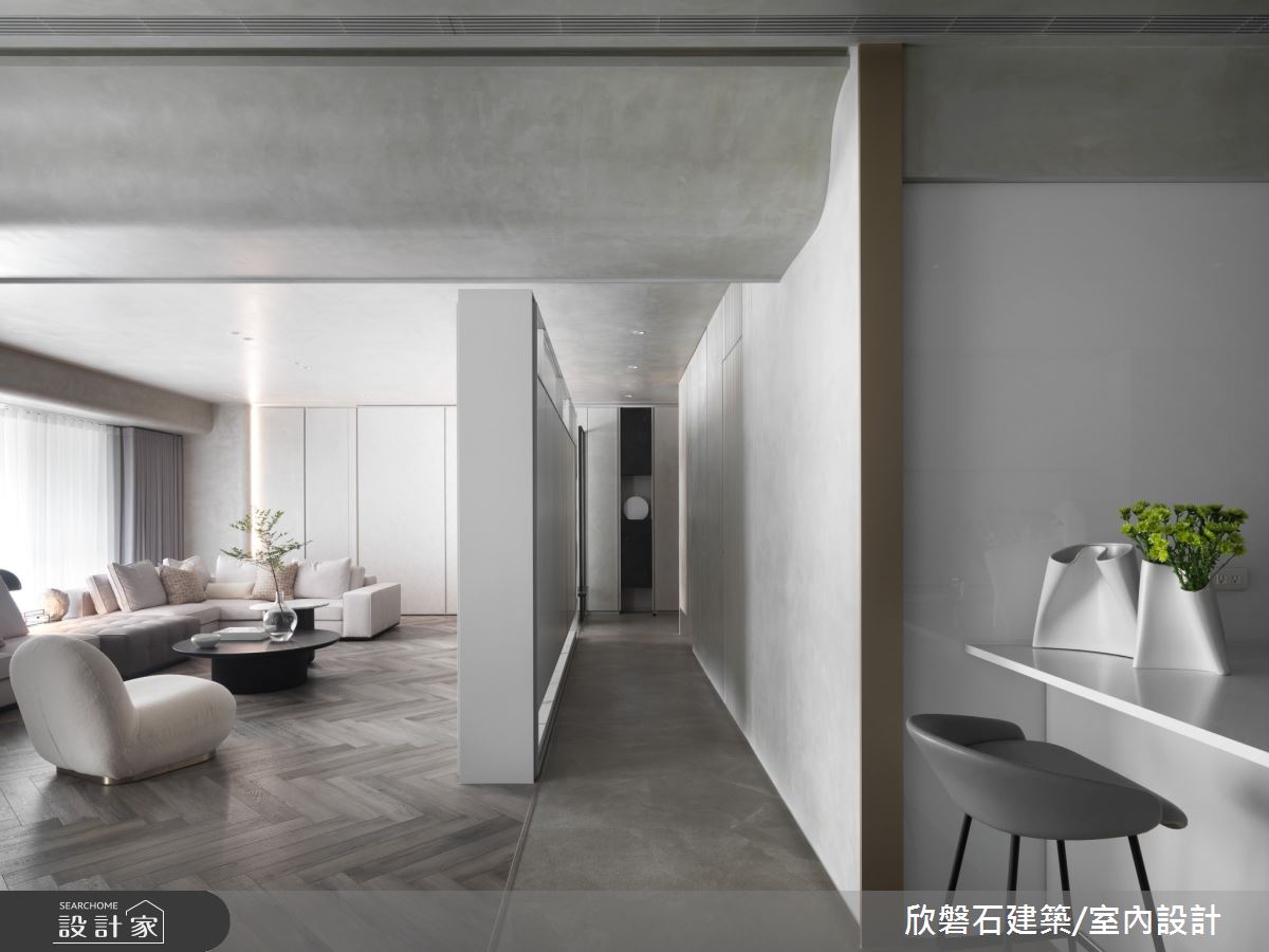 三代同堂擁抱材質的純粹之美!中古屋翻新以侘寂風雅揉捻現代簡約，體現家...