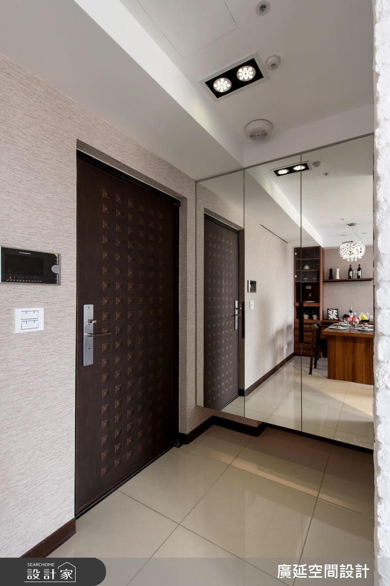 文化石牆混搭木質家具！2人世界好暖好窩心