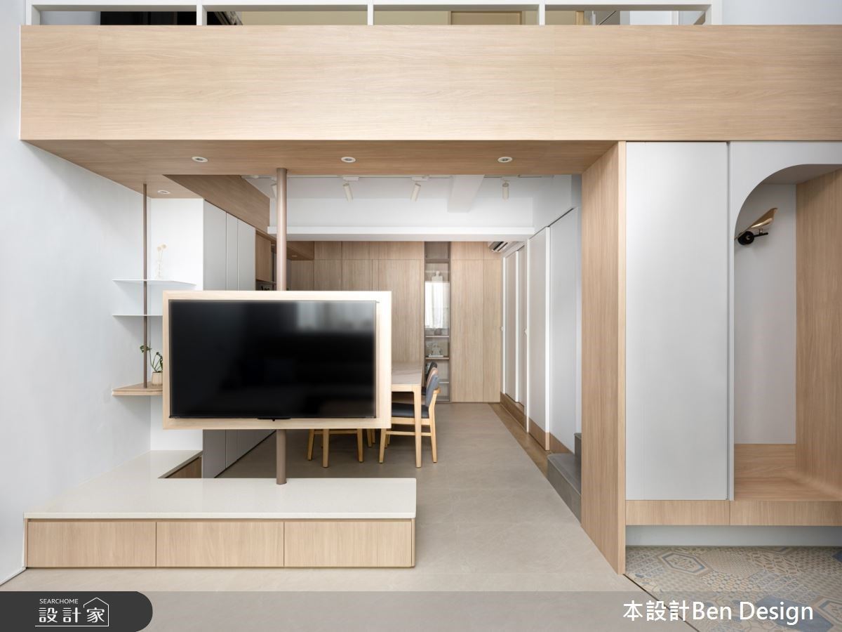 以空間傳承回憶，讓父愛永恆延續!90坪透天別墅以隱藏收納與旋轉電視牆開...
