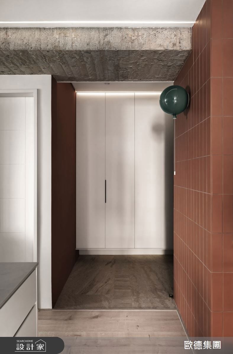 〔開箱影片〕23坪奶茶色自然風格宅，裸樑設計及格局改動變出小臥榻讓新...