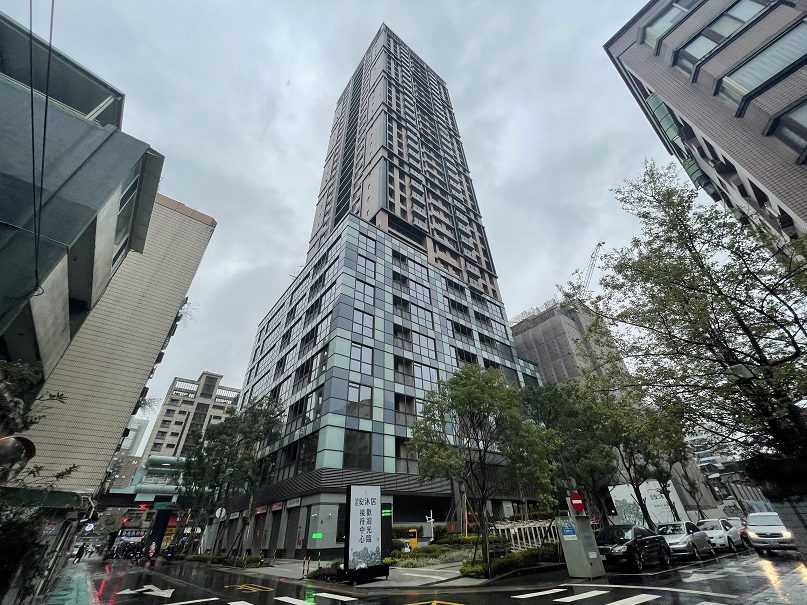 一坪要200萬元！台北「鳥籠建案」普及化 房仲：專賣這些人