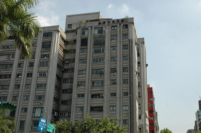 仁愛路921危樓 住戶自建都更首例