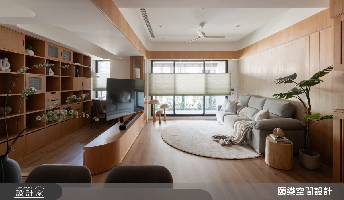 居家療癒對策！實木襯著海棠花玻璃，結合美型收納，烘托日式沉靜美宅