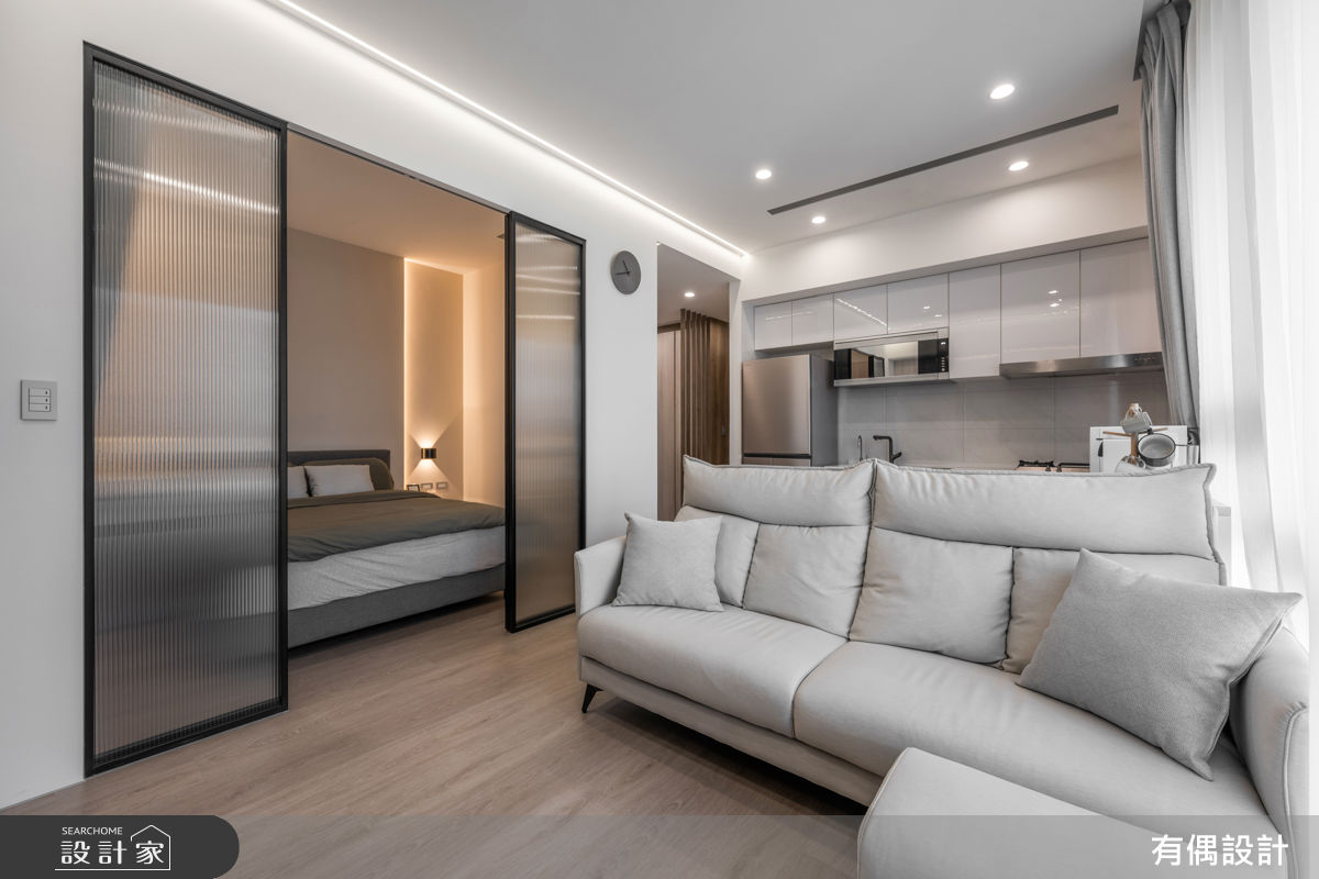 將 15 坪小宅因數分解！拆除多餘隔間優化客廳採光＆玄關收納暴增，長虹...