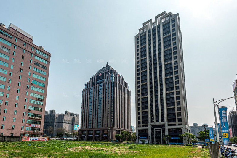 不用擔心隔壁棟會蓋多近  我家的棟距自己留