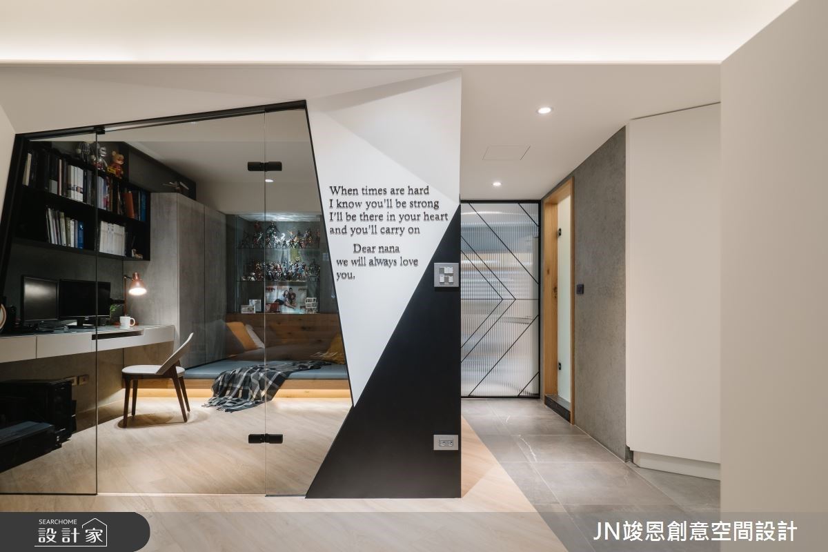 寫下對女兒深深的愛！公仔櫃、遊戲室和收納設計，29坪現代風老屋成功滿...