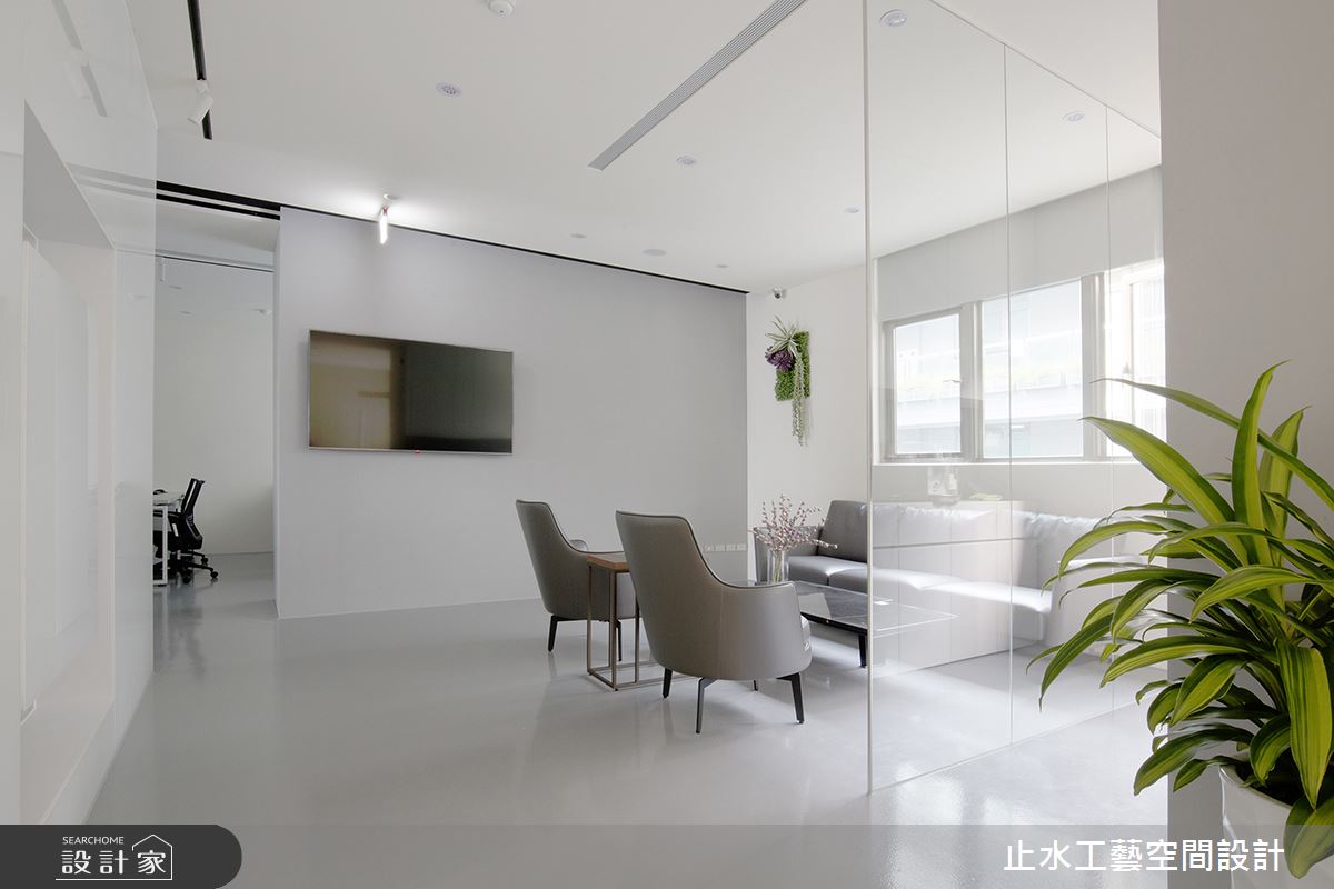 這樣做工作超有效率！70坪極簡風陽光辦公室