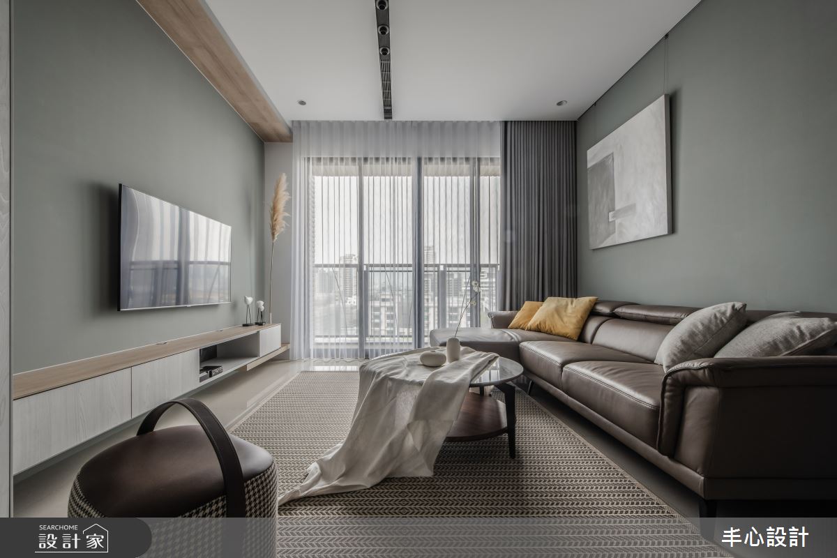 敞開收納兩倍大，關上視覺超乾淨！21 坪也能實現大更衣室夢