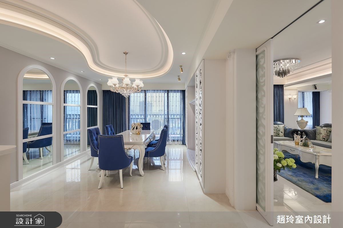 格局重整讓夢幻新古典風符合生活所需，坐擁吧檯、更衣室、2間獨立書房！