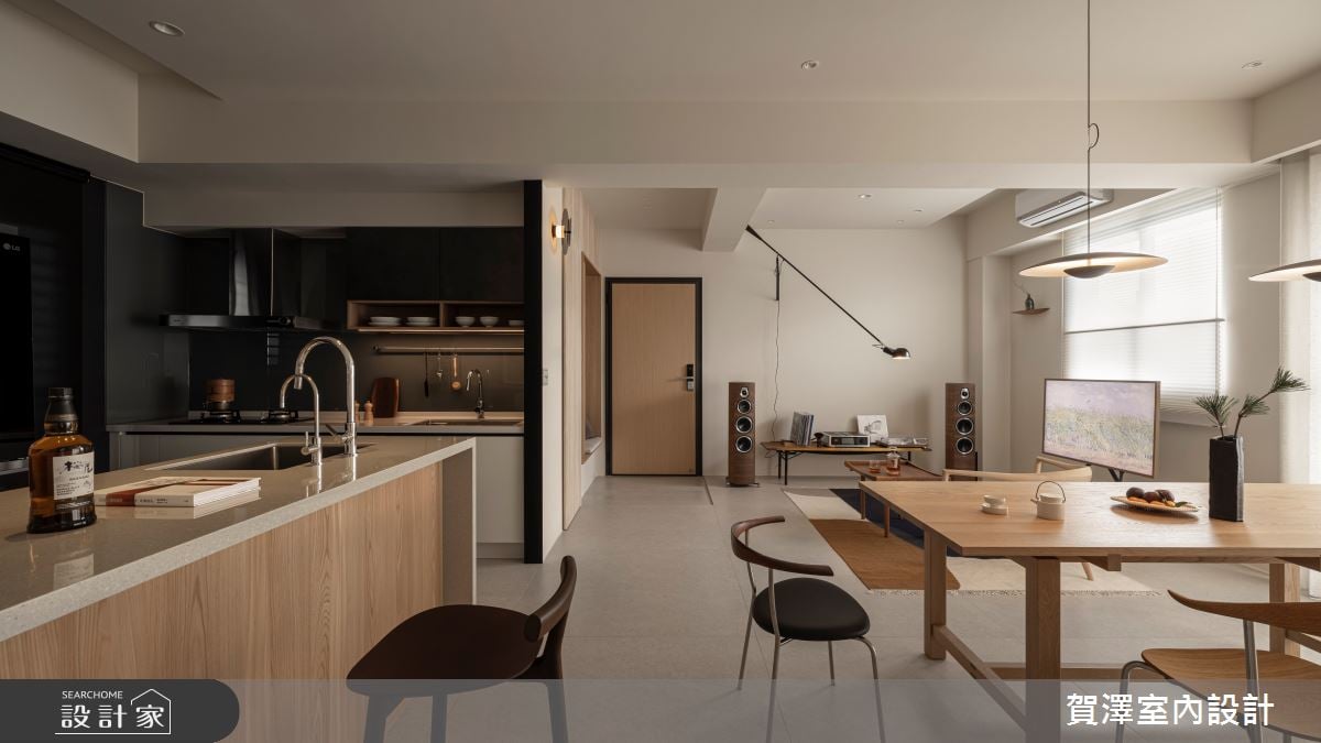 “小型傢俱博物館”概念，為屋主精彩收藏打造策展式居家！玄關多元收納機...