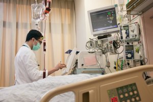 首度醫界萬人大調查 92％醫護對未來悲觀