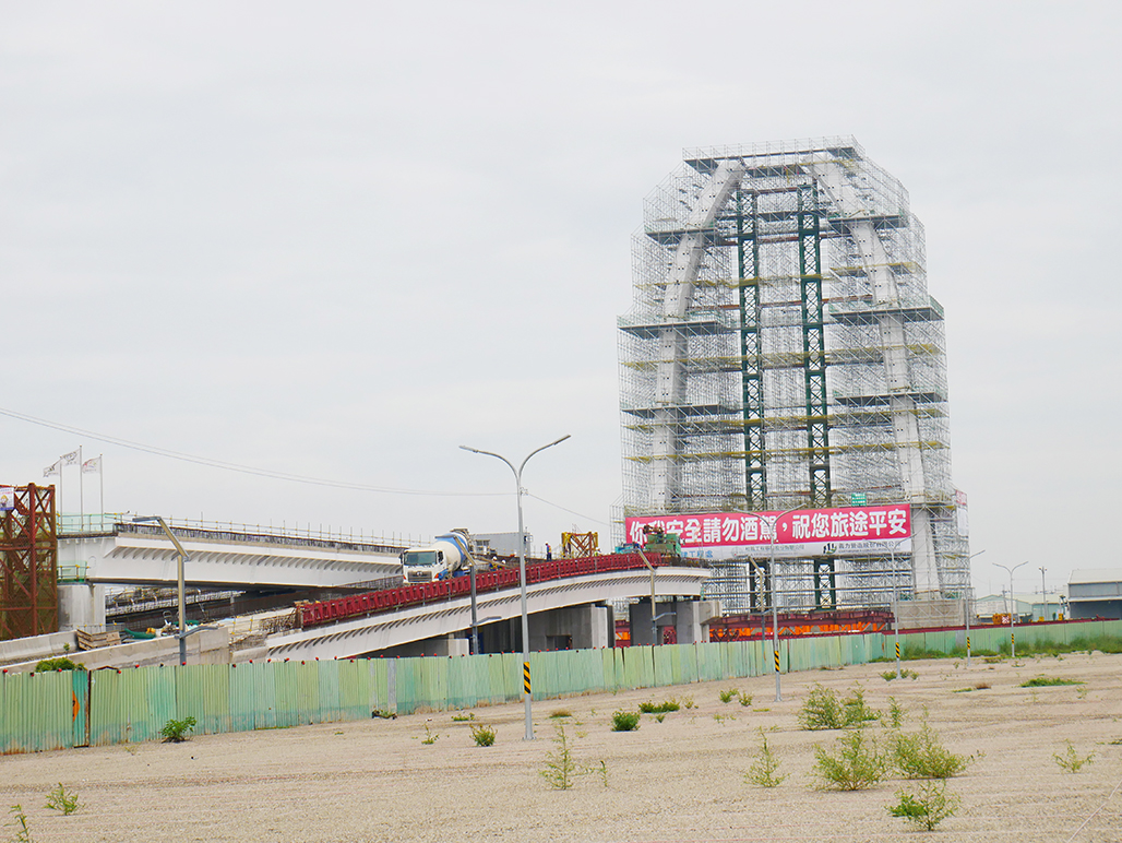 水湳打卡新地標  夢幻豎琴跨橋年底完工！建商插旗推案