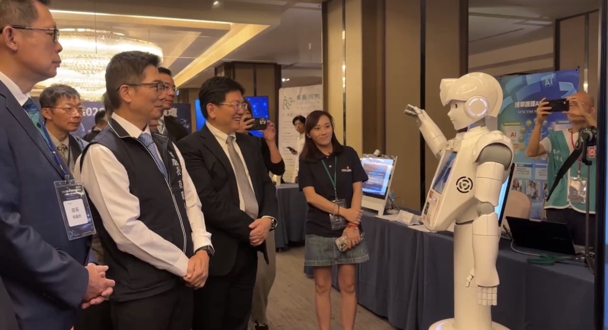 台東首度集結AI醫療機器人實機展示 2026東台灣癌症論壇近250人齊聚交流