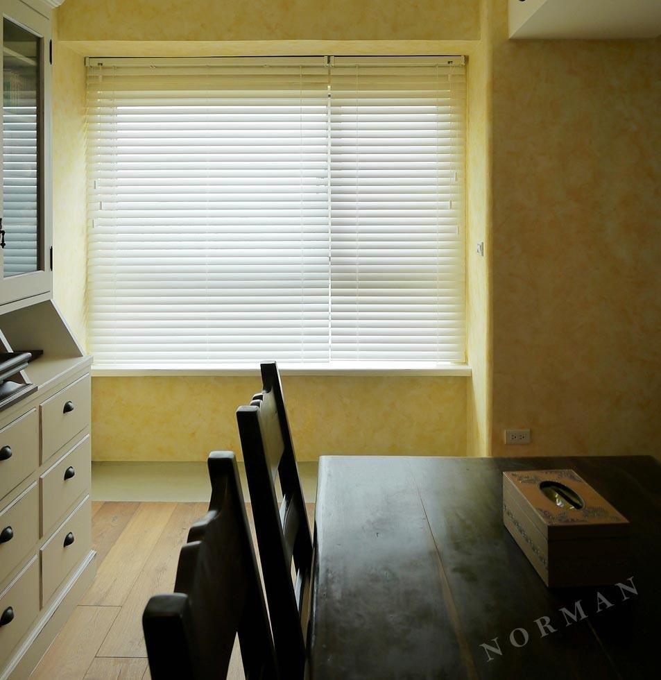 質感升級、輕鬆好操作，NORMAN實木百葉簾系列