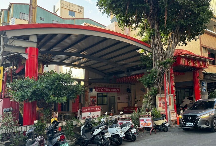 出口很旺、大家卻不敢花錢？學者警告：AI撐場面，明年景氣可能「大好也...