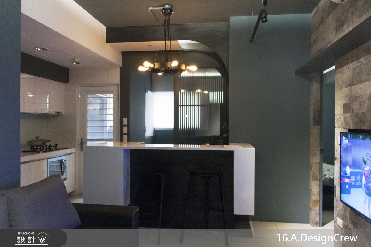 迷你劇院、小酒吧、更衣間，15 坪單身宅都包辦！