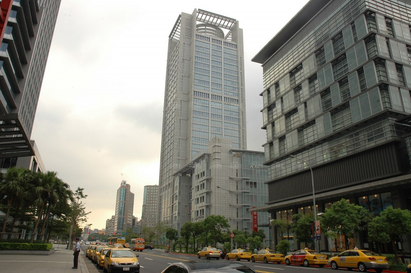 辦公室租金上漲趨勢增 信義計劃區30年老A辦每坪逾3千元