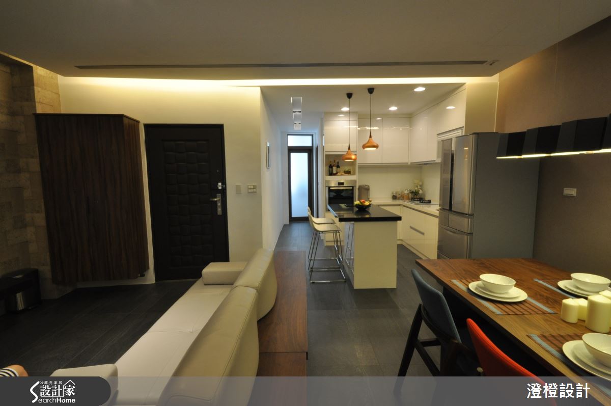 30 歲大齡老屋革命！巧妙化身不失隱私的光感簡約現代宅