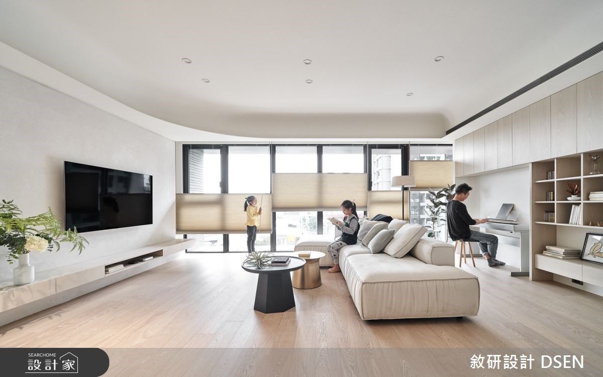 北歐日光親子宅熱搜！讓大客廳、開放中島餐廳與IG網美書牆，紀錄一家四...