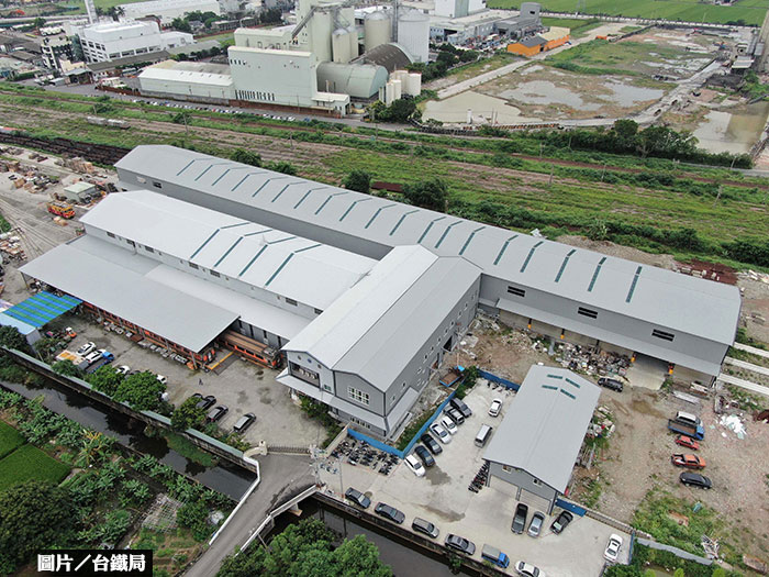 台鐵推光電 釋出台中機廠屋頂