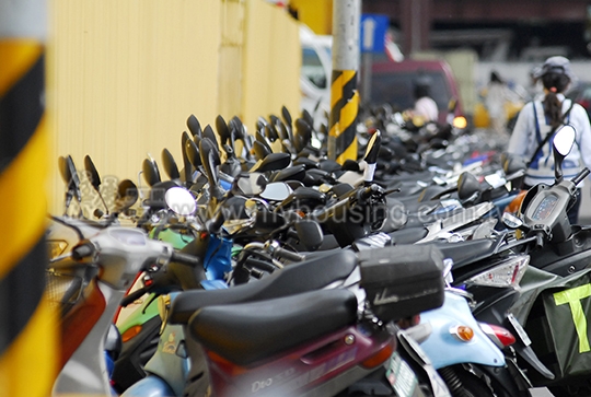 機車減量　柯P擬擴大停車格收費