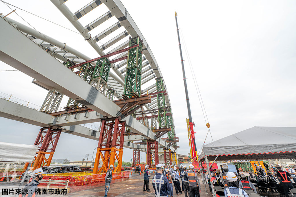 捷運綠線GC01標跨南崁溪橋合龍 張善政：將成為大園區最美地標