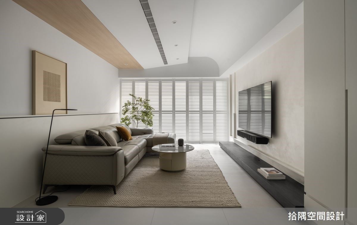 40年透天老屋翻新成溫柔奶油白，融法式與現代語彙讓喝咖啡、看書的生活...