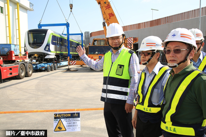 國產電聯車抵達  中捷新里程碑