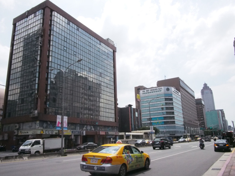 疫情海嘯  薪金、租金、稅金三金緊逼  企業憂營收