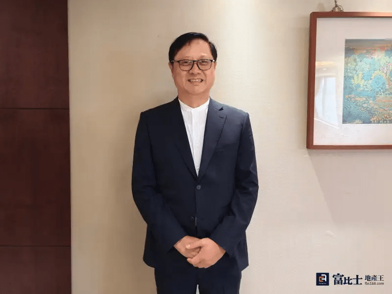巴巴事業總裁黃烱輝表示，接下來推案會依照市場信心狀況隨時公開推出；也大膽預估未來高雄單坪百萬所在地。(圖/記者蘇茵慧)