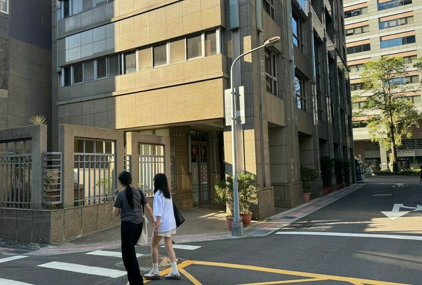 錢是自己的，我想讓我女兒當包租婆不行嗎？房價跌不跌，她自己決定 | M傳媒