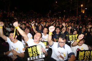 國家總所得 正往前1％超級富豪集中…