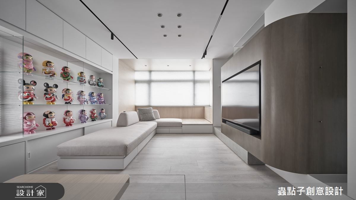 架高地板、牆面變身！8 坪複層小...