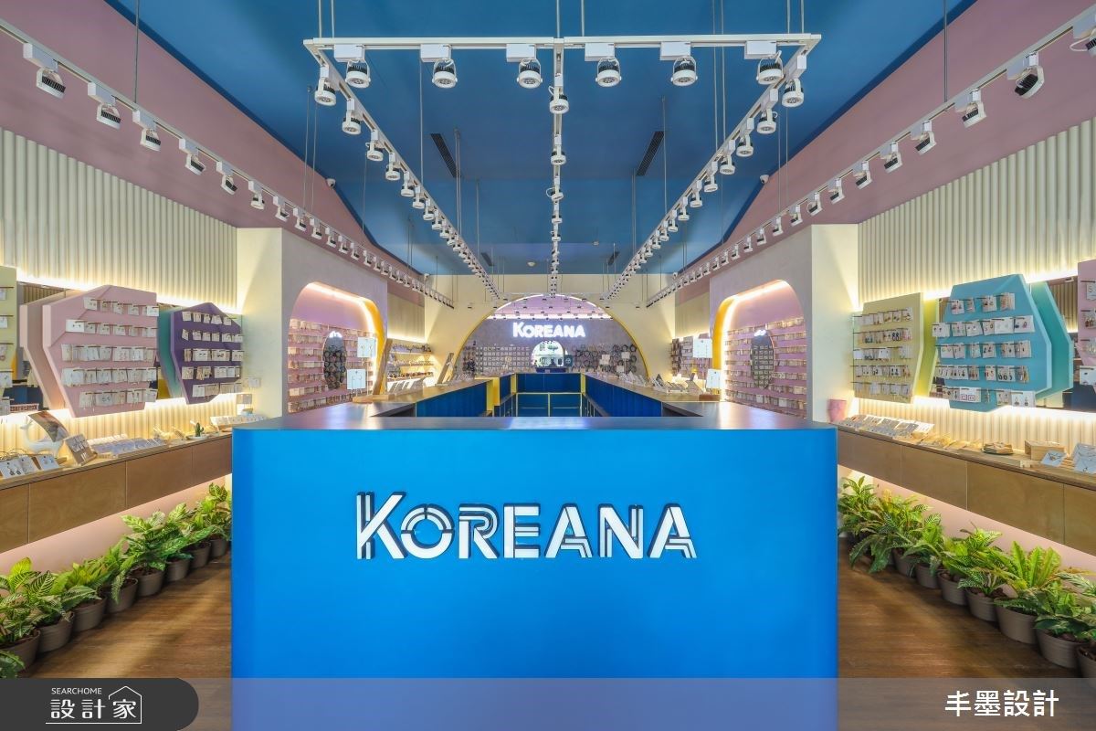 老屋改造成飾品遊樂園！迴轉壽司陳列台與粉嫩飾品牆混搭，滿足少女們的...