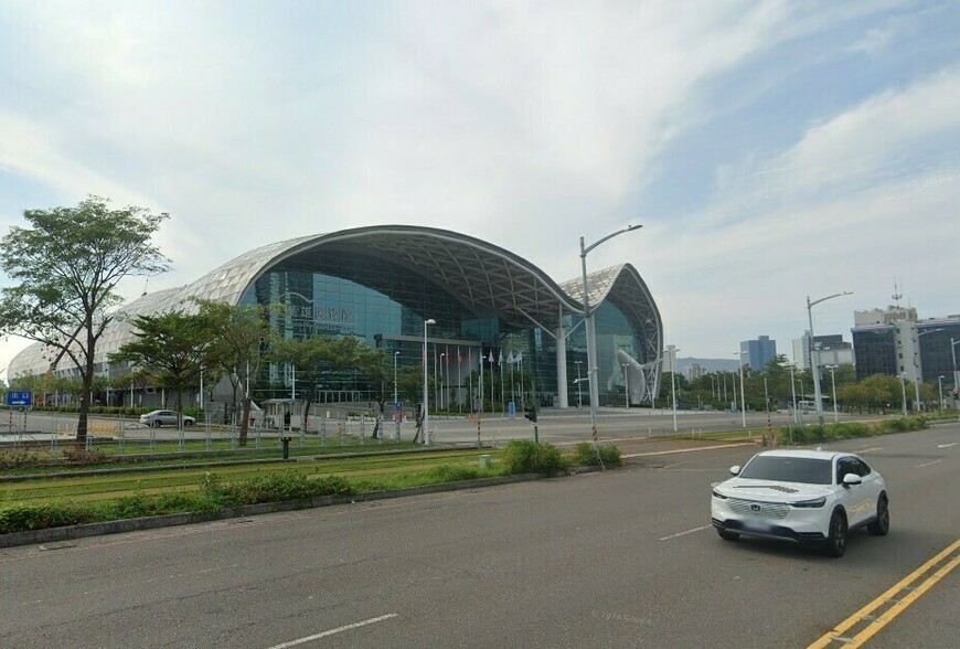 高雄亞灣黃金三角成形！858億「特貿三」都更啟動 安藤忠雄操刀全球首座...