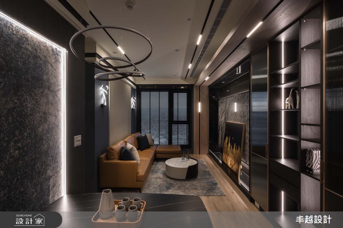 小宅也能創造現代飯店風景緻！視覺觸及盡是端景，異材質、燈帶與家具演...