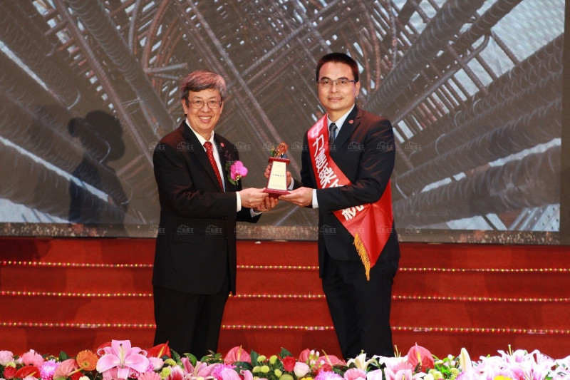 推動建築安全履歷 戴雲發獲國家建築金獎大會特別獎