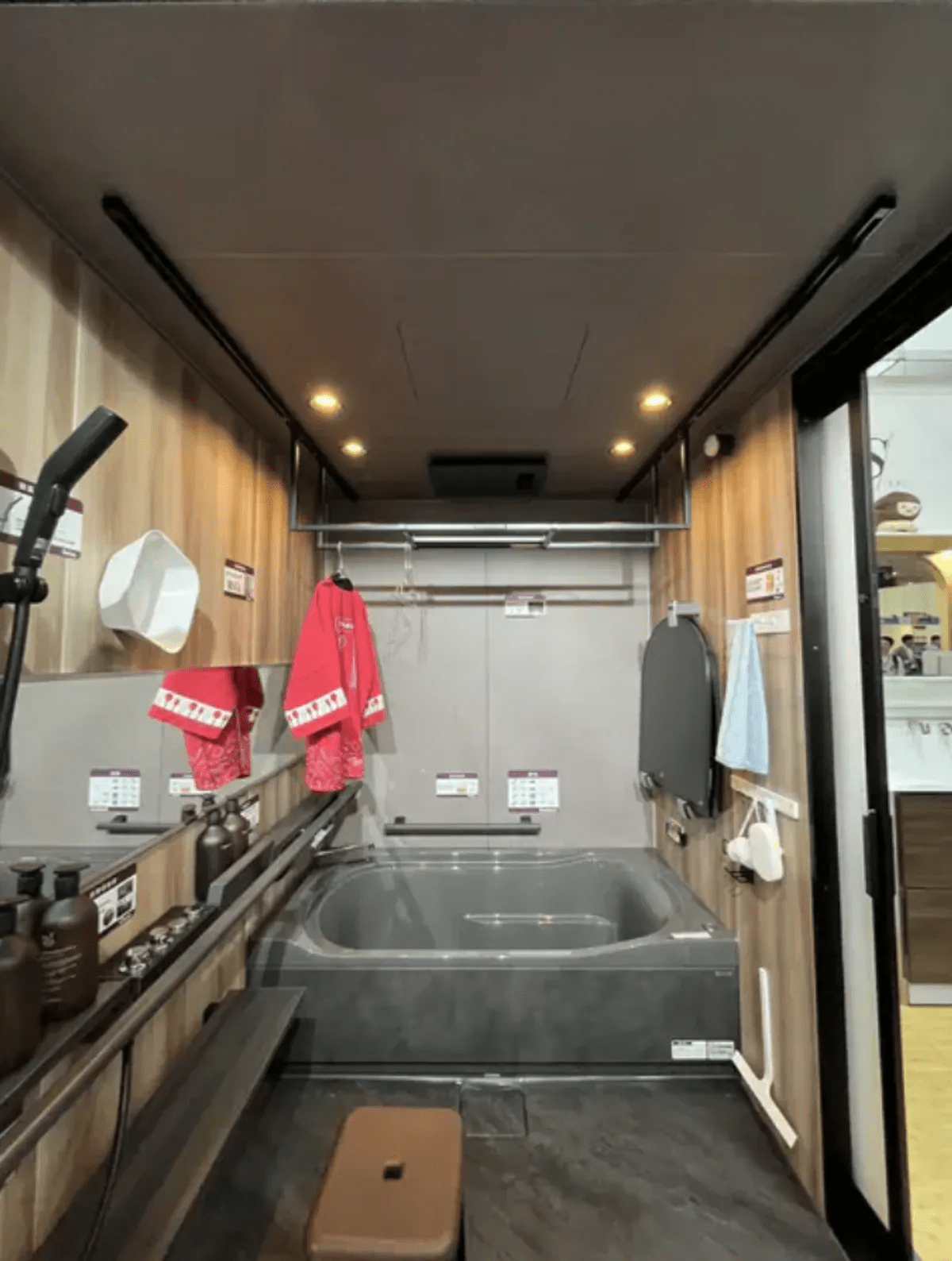 有網友好奇，日本流行「整體衛浴」，將浴室和廁所隔成兩間，為何台灣卻不普及？（圖／翻攝自Dcard）