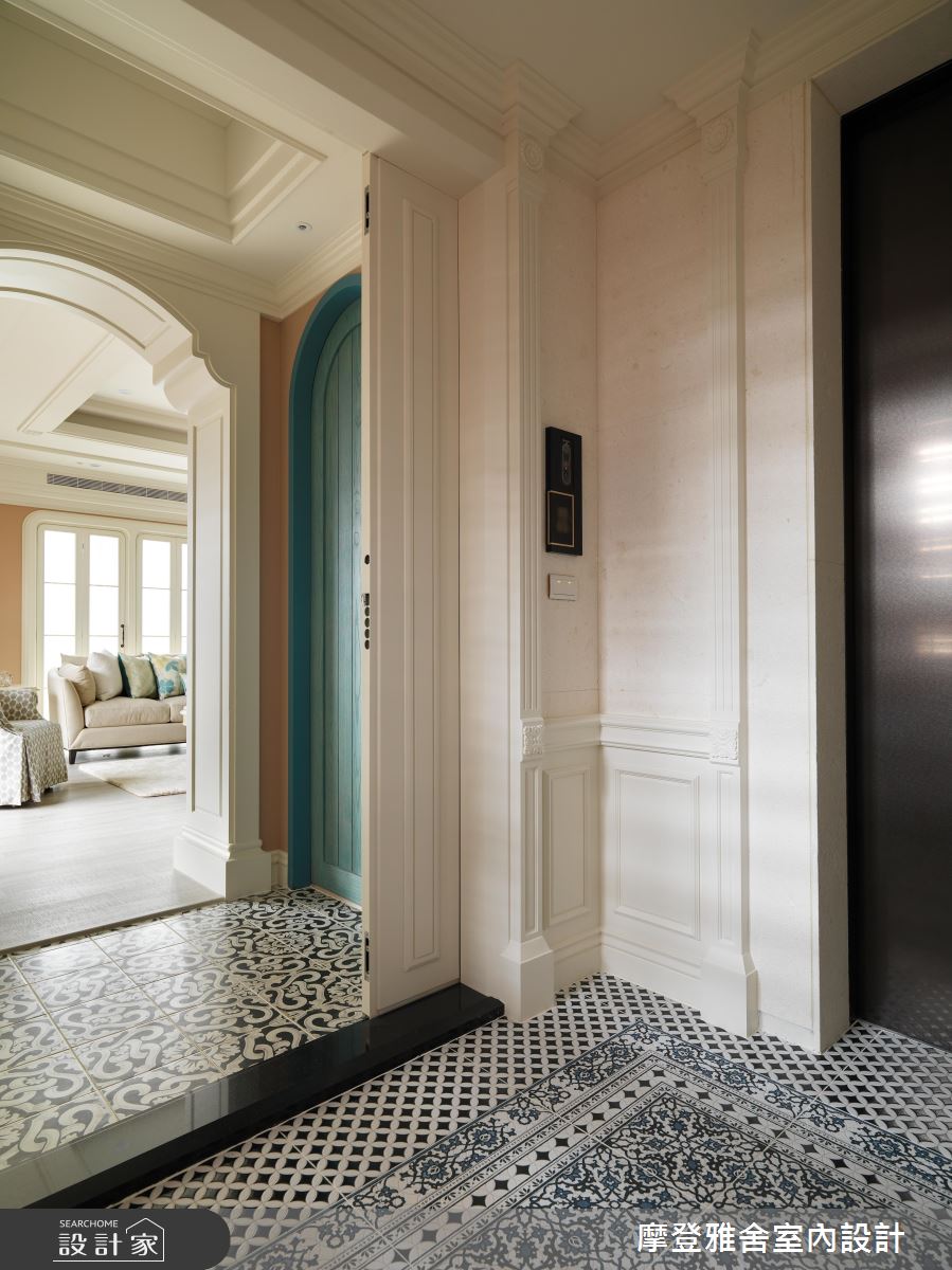 帶點小華麗的鄉村風！穿越花廊隧道，走進居家夢想