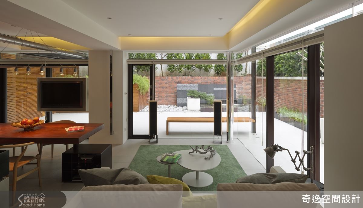 地下一樓大改造，工業風玻璃屋陽光滿溢