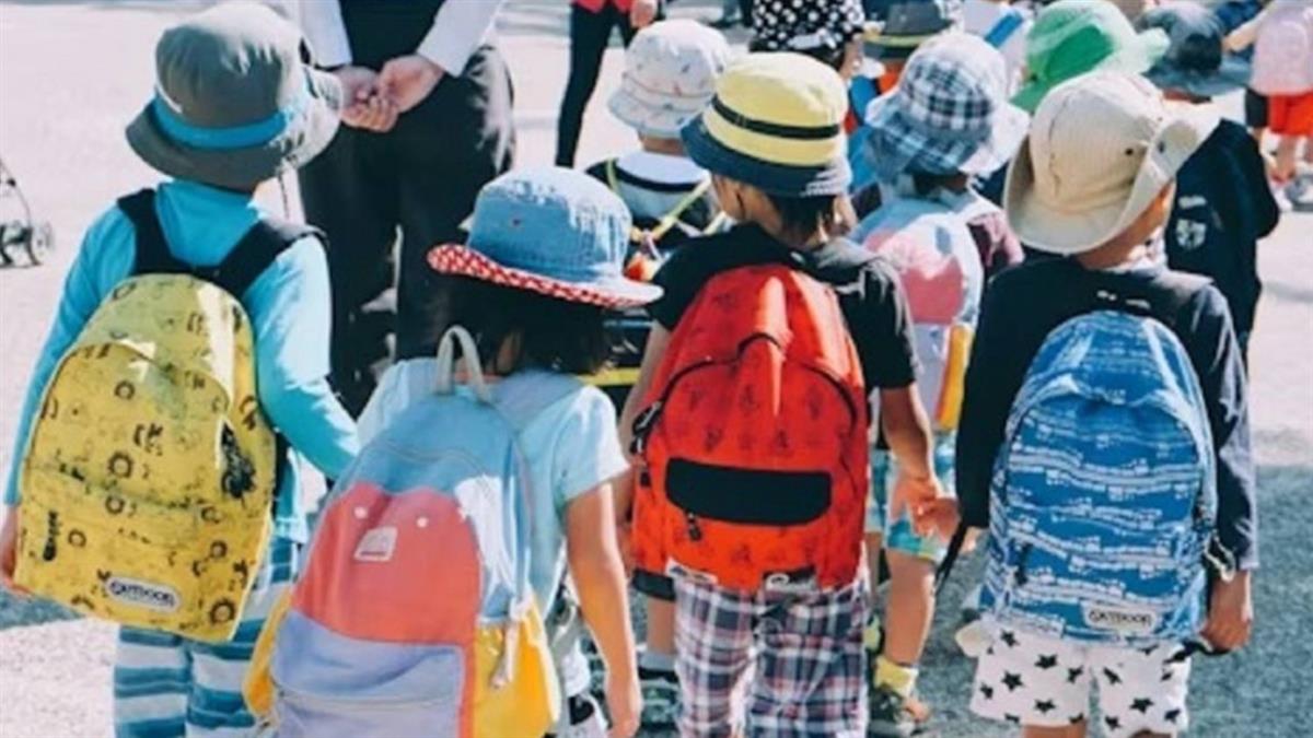 學習單問父母「工作配備」 爸寫3字兒崩潰大哭 網笑：很誠實