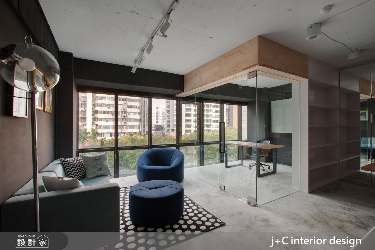 這個辦公室設計很養眼！打造在玻璃樹屋工作的美好想像