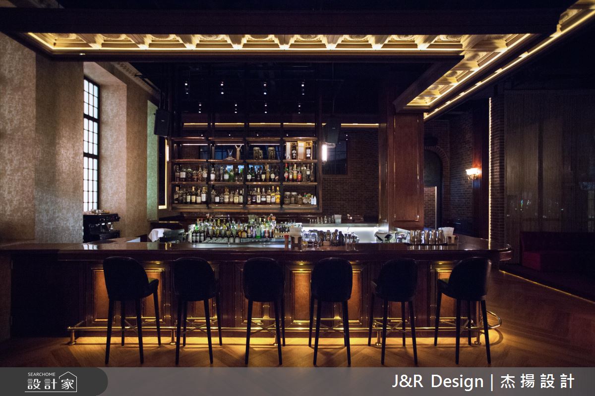 夜生活全面啟動！有如紅磨坊、百老匯的奢華酒吧