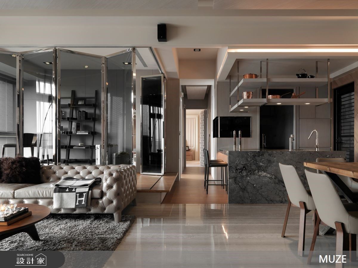 跳脫一陳不變現代風！異材質、大型中島廚房與彈性隔間，演繹情境式風尚豪邸