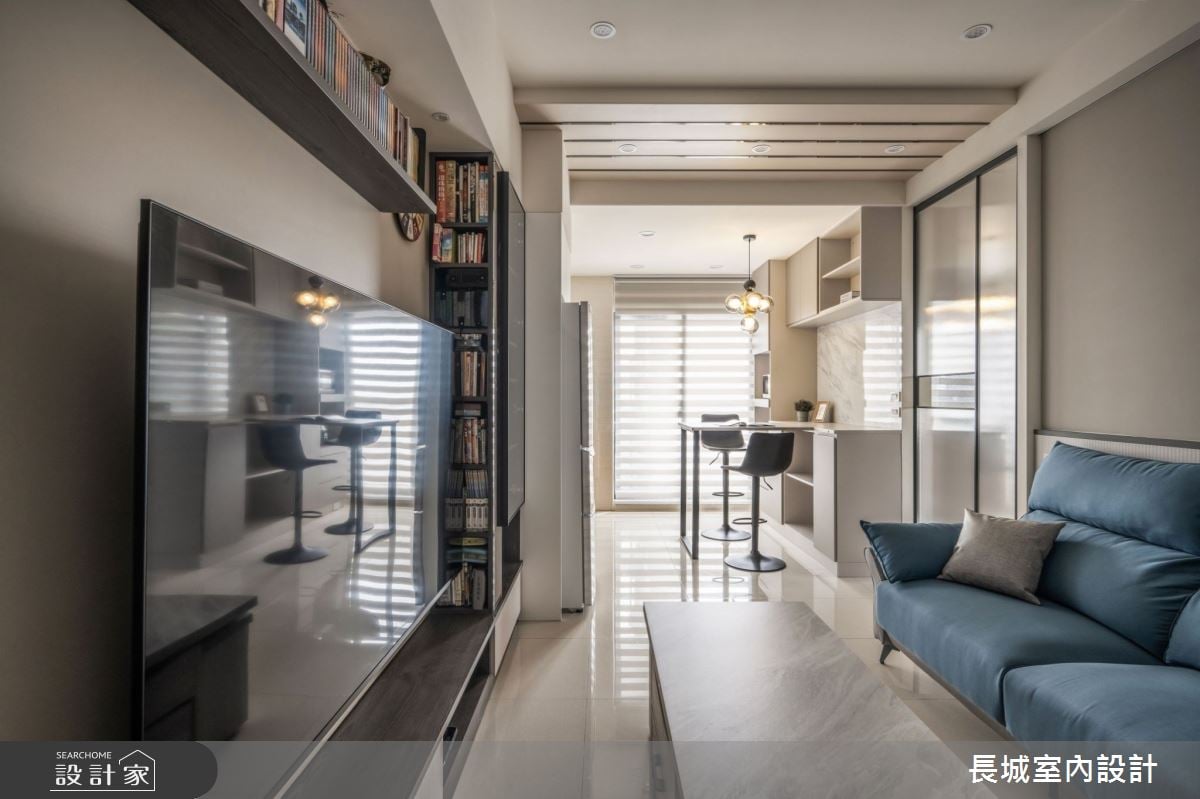 22坪現代宅再放大！鏡面與玻璃引光術，餐櫃延伸中島與餐桌的饗食樂趣