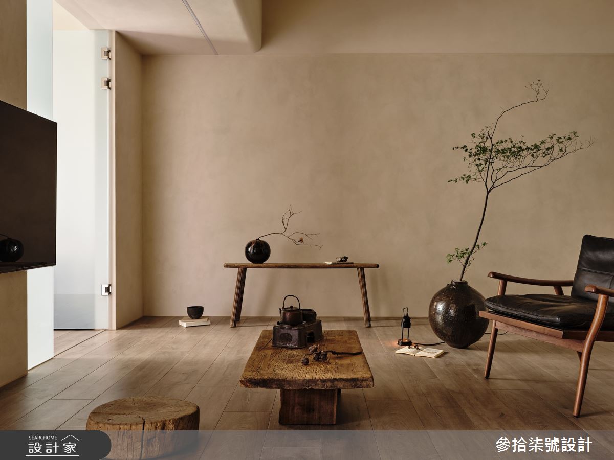 保有老屋歷經歲月的古樸魅力，侘寂風與屋主老件收藏共創心馳神往的時光