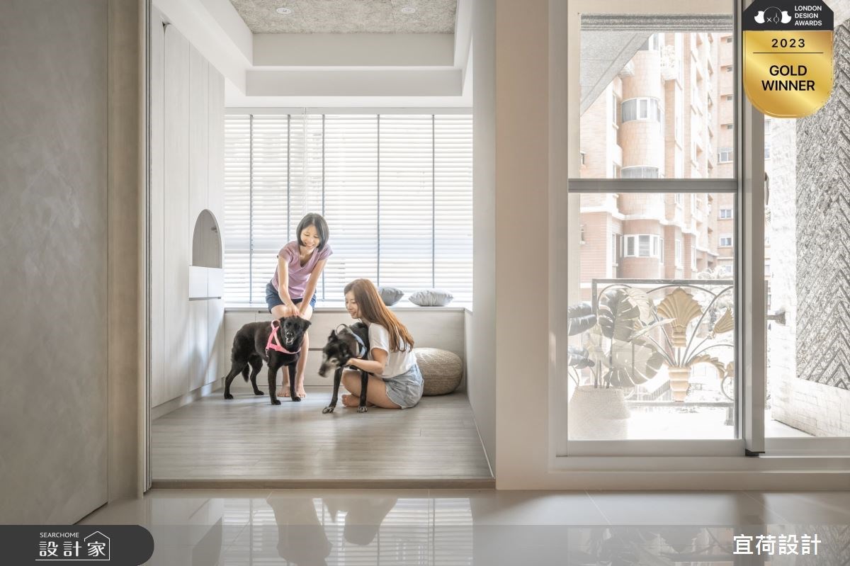 歡迎光臨我們與狗狗的家！打開三倍光感的中古屋，實現融合日式侘寂的簡...