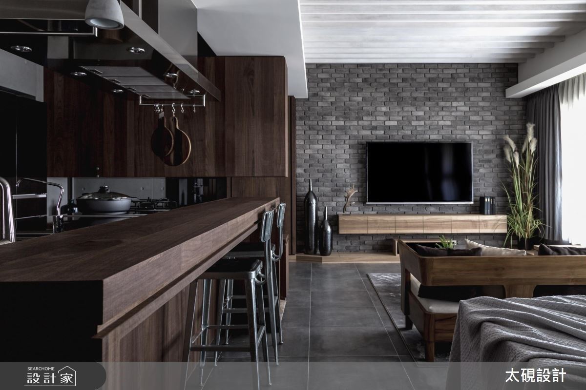 輕食中島吧台串聯姐弟好感情！沒有主角，只有彼此的灰階質感大宅