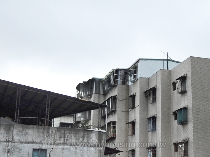 北市新招　房仲恐不得碰屋頂違建